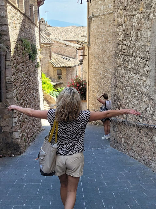 Canadian landscape artist Crystal Archambault in Assisi, Italy during the Milan Art Institute In Bloom art retreat.